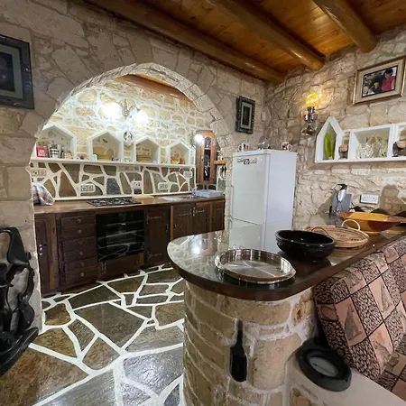 بيت للعطل بافوس أكوموديشين Milia