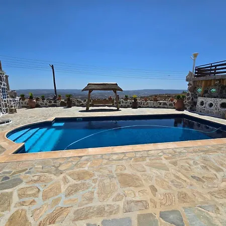 Vakantiehuis Luxury Village Retreat